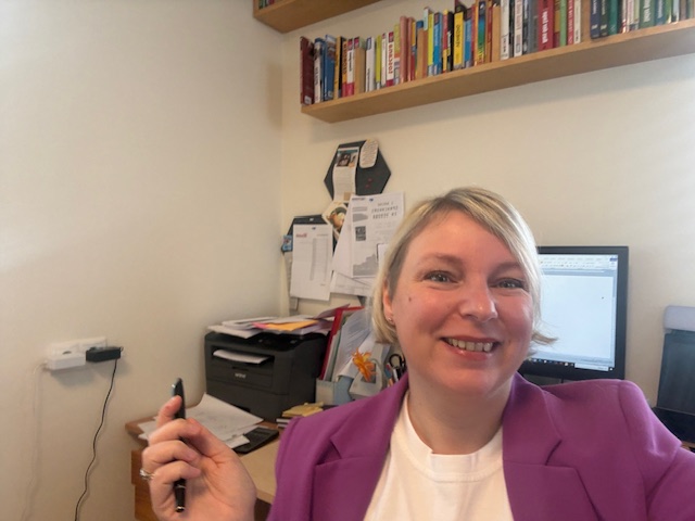 Anita Arneitz im Büro