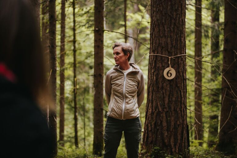 Barbara Wiegele am Forest Therapy Trail