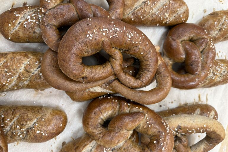 Laugengebäck mit Leinsamen-Mehl