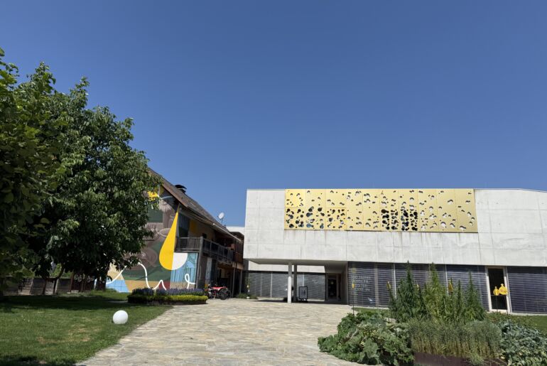 Das moderne Gebäude der Ölmühle Fandler in Pöllau