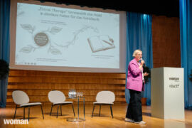 Anita Arneitz bei ihrer Keynote zu Nature Writing im Stift Ossiach in Kärnten