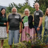 Green Care Hoftafel Verleihung mit Astrid Brunner, Erwin Arneitz, Anita Arneitz und ihrem Mann Matthias, Monika Nell